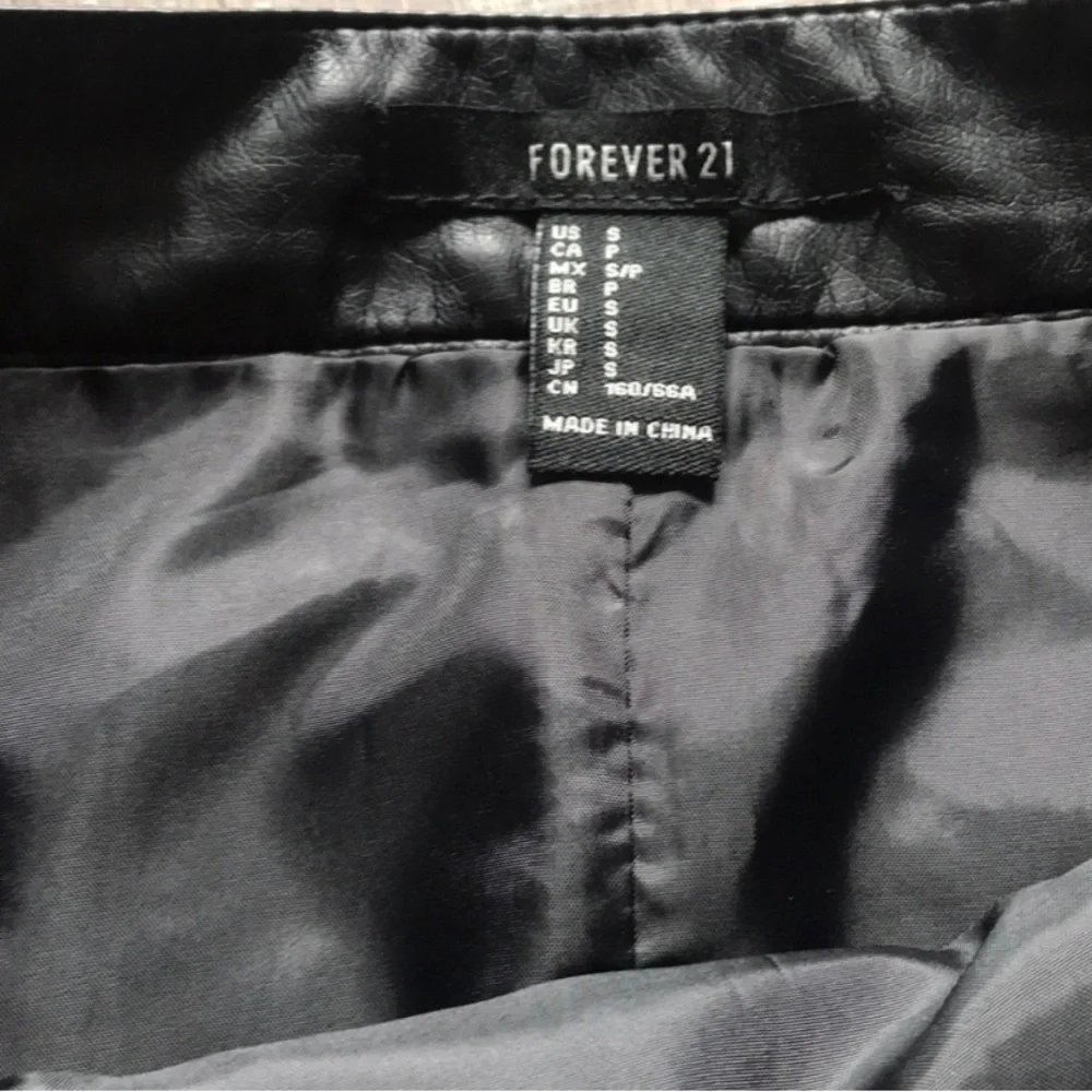 Forever 21 Skirt (M) - Picture 3 of 7